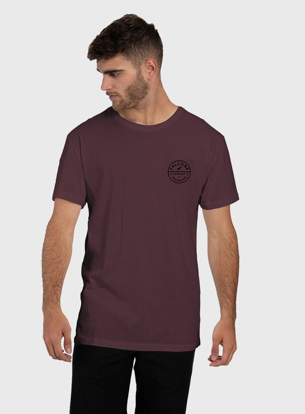 Polera Orgánica Company Of Adventure Burdeo (Hombre)