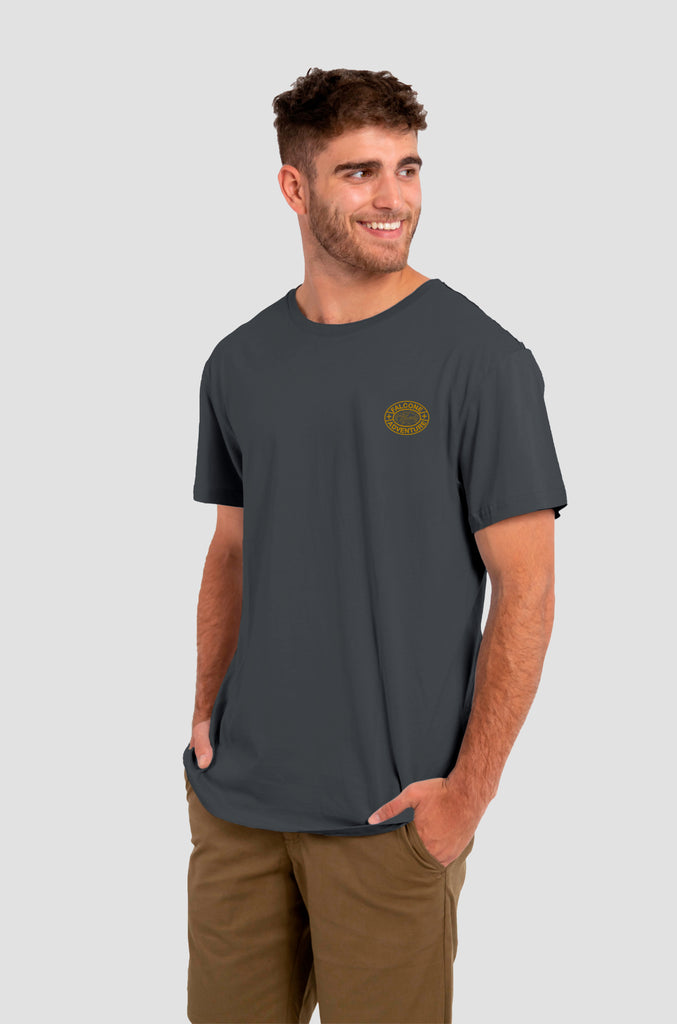 Polera Orgánica Adventure Dark Gray (Hombre)